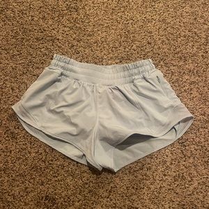 Lululemon Hotty hot low rise lines short 2.5 in blue linen size 4